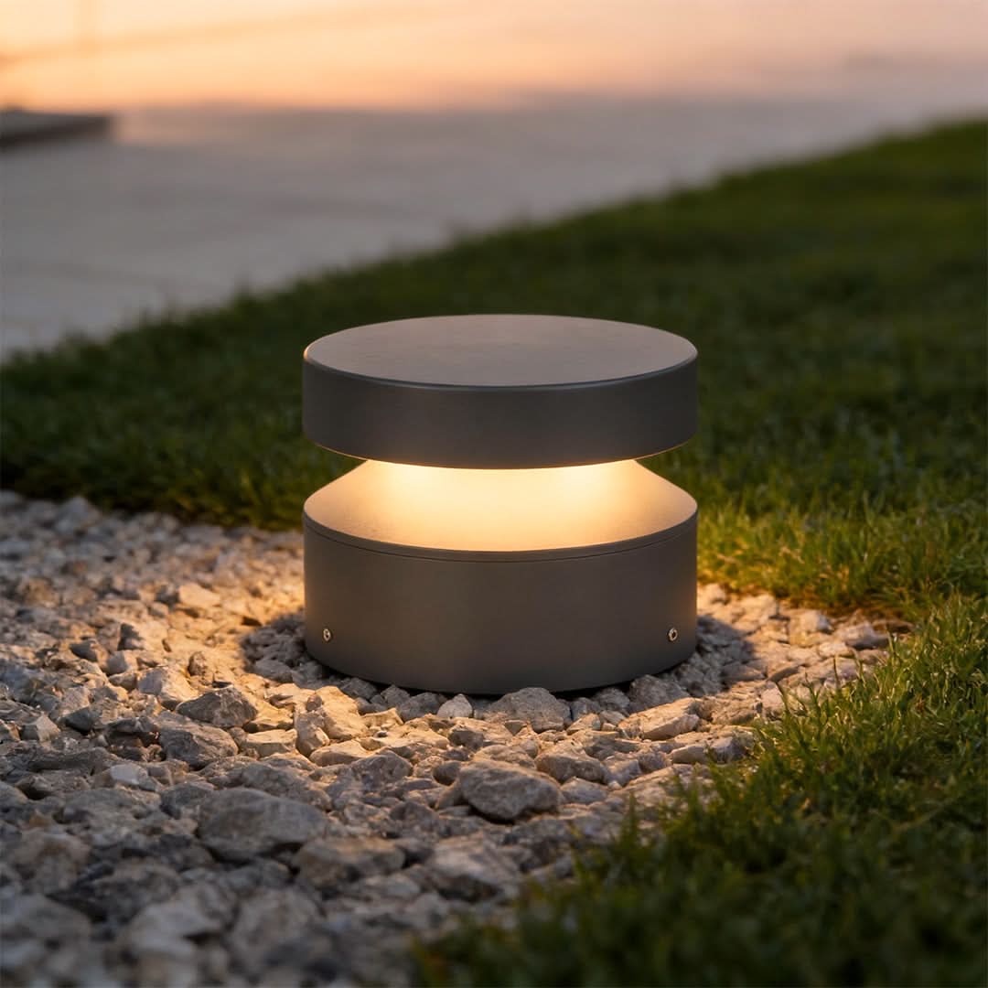PATHENZA – Lampioncino LED da esterno per illuminare facilmente i percorsi