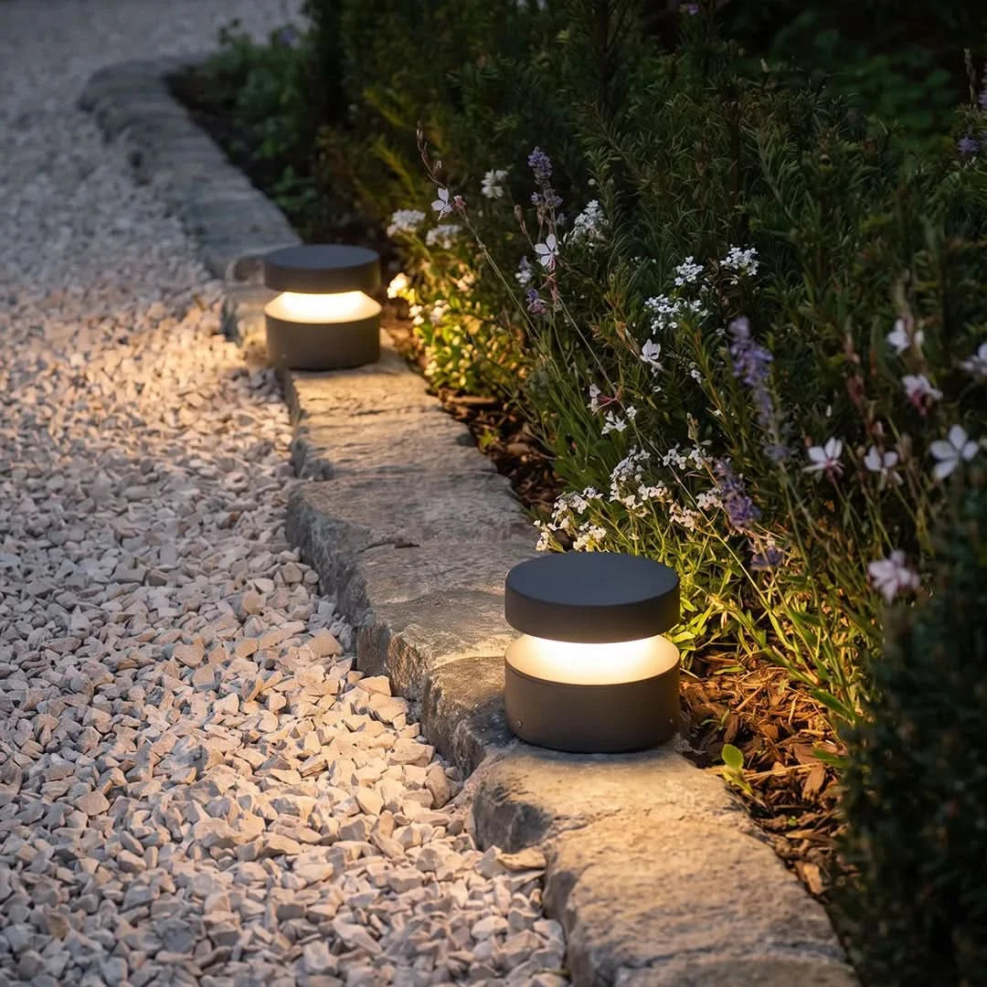 PATHENZA – Lampioncino LED da esterno per illuminare facilmente i percorsi