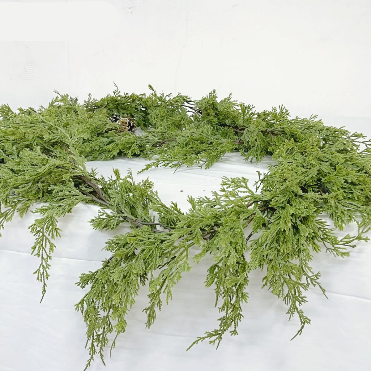PINEBELLE – Garland for Elegant Holiday Character