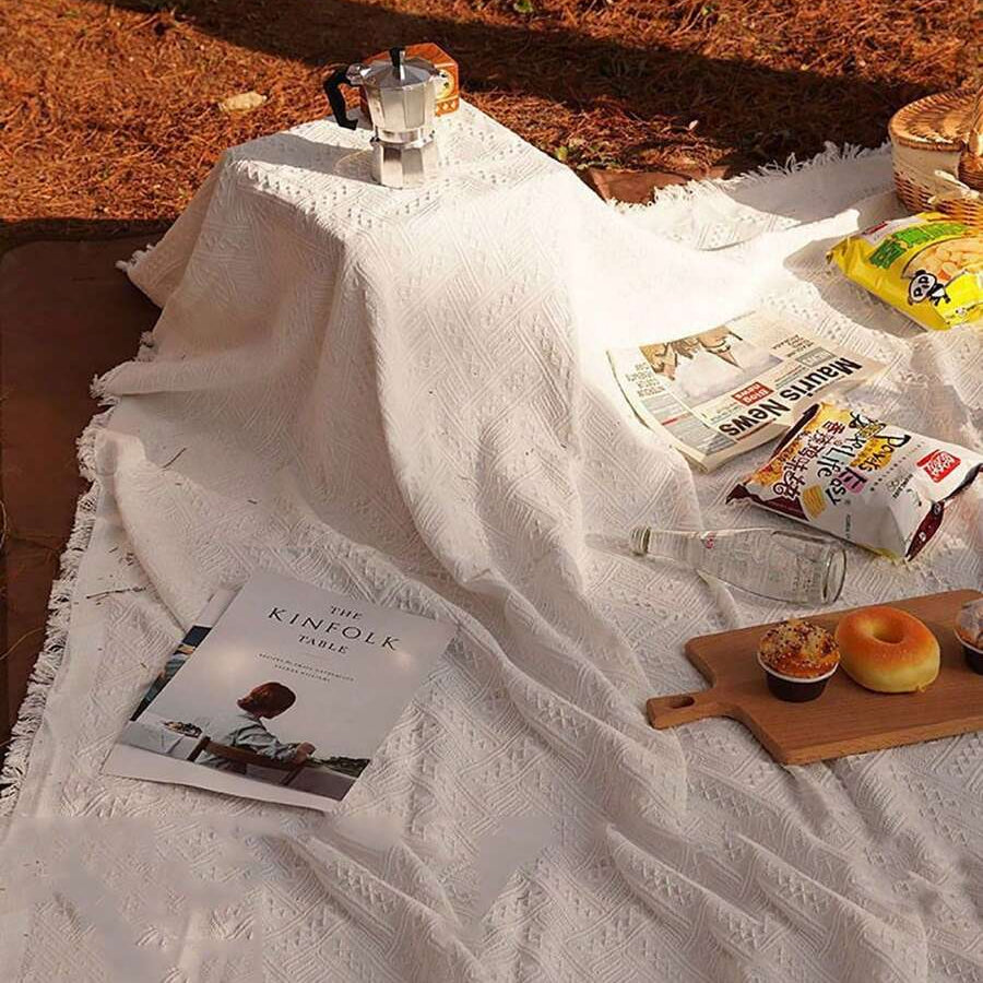 PICNOVA – White Plaid Woven Picnic Mat with Tassel Trim for Outdoor Comfort and Travel Use