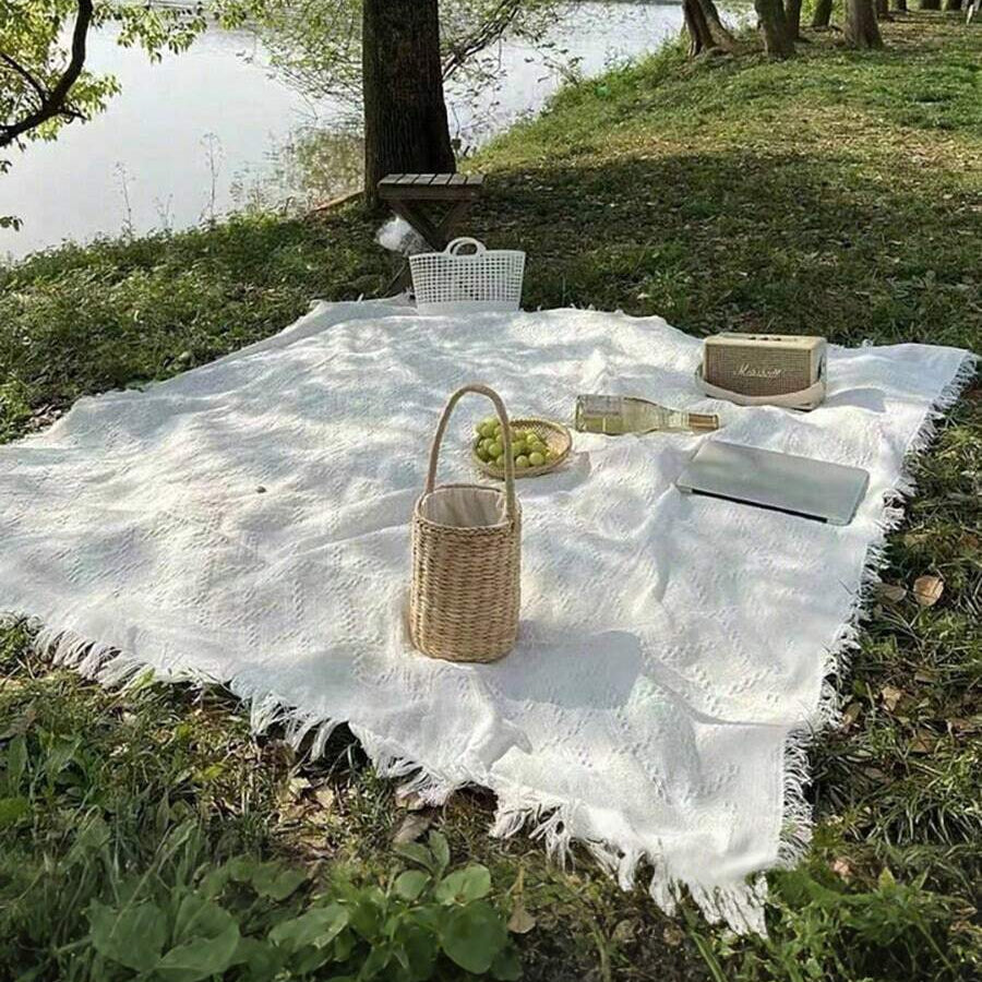 PICNOVA – White Plaid Woven Picnic Mat with Tassel Trim for Outdoor Comfort and Travel Use