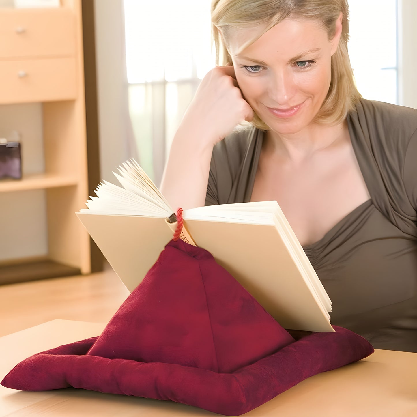 TABLIVA – Reading Pillow Stand for iPad, Books & Comfortable Viewing