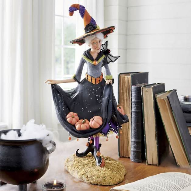 HEXELLE – Witch Figurine for Charming Halloween Styling