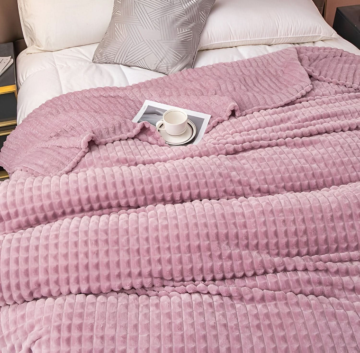 SOFTRELIEF – Lightweight Textured Blanket for Inviting Home Comfort