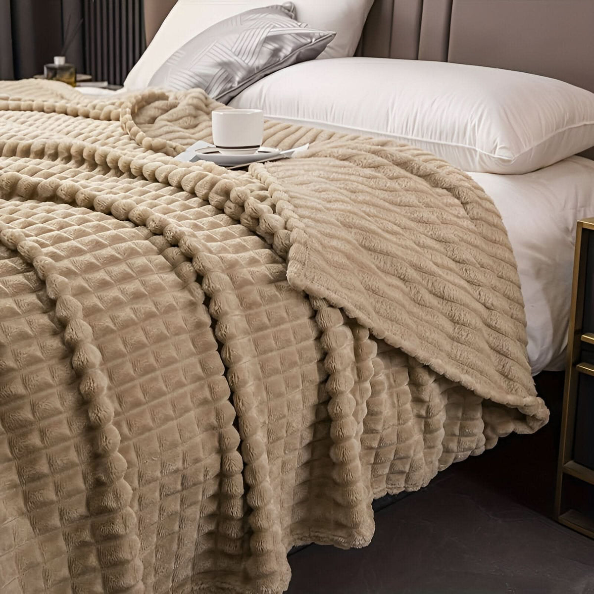 SOFTRELIEF – Lightweight Textured Blanket for Inviting Home Comfort