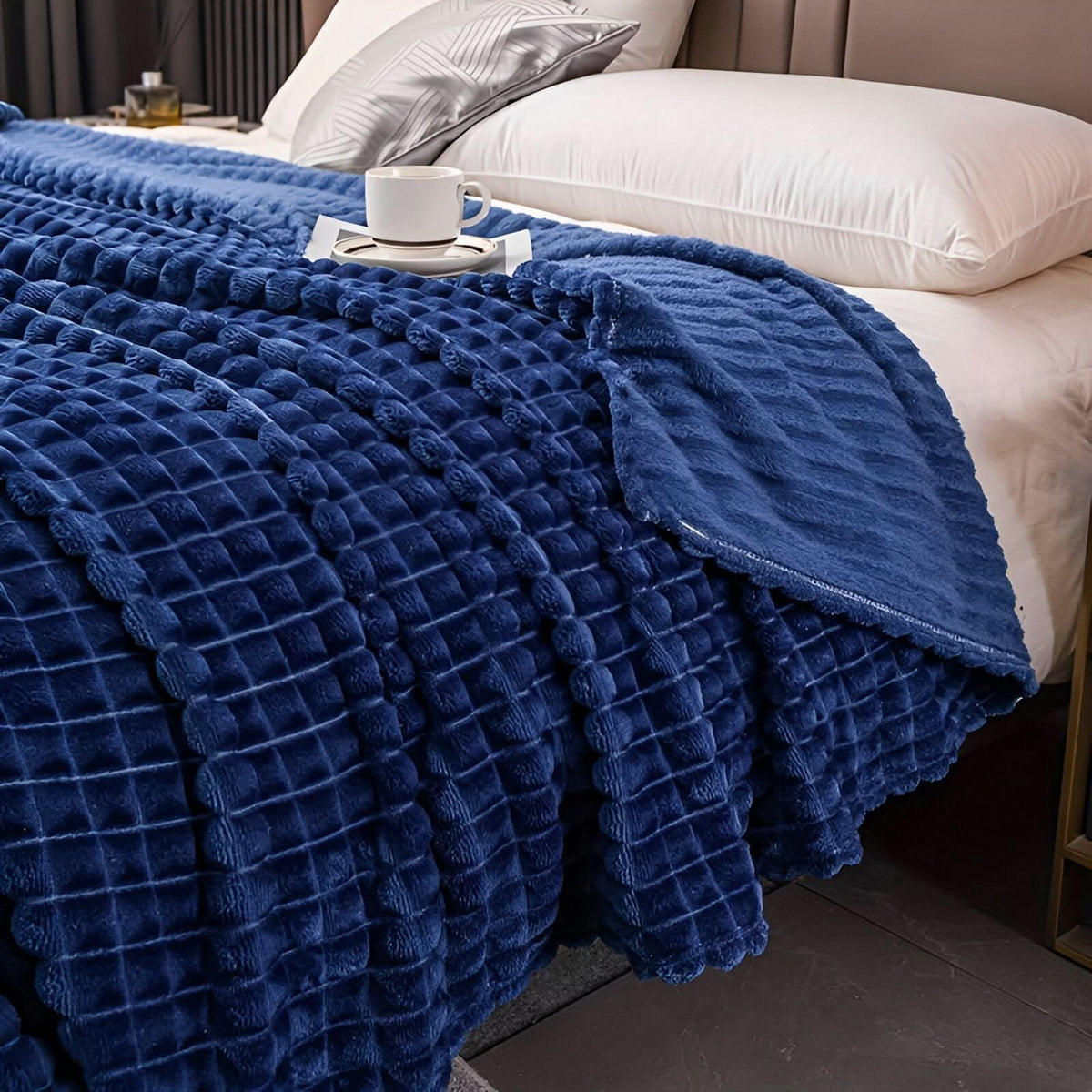 SOFTRELIEF – Lightweight Textured Blanket for Inviting Home Comfort