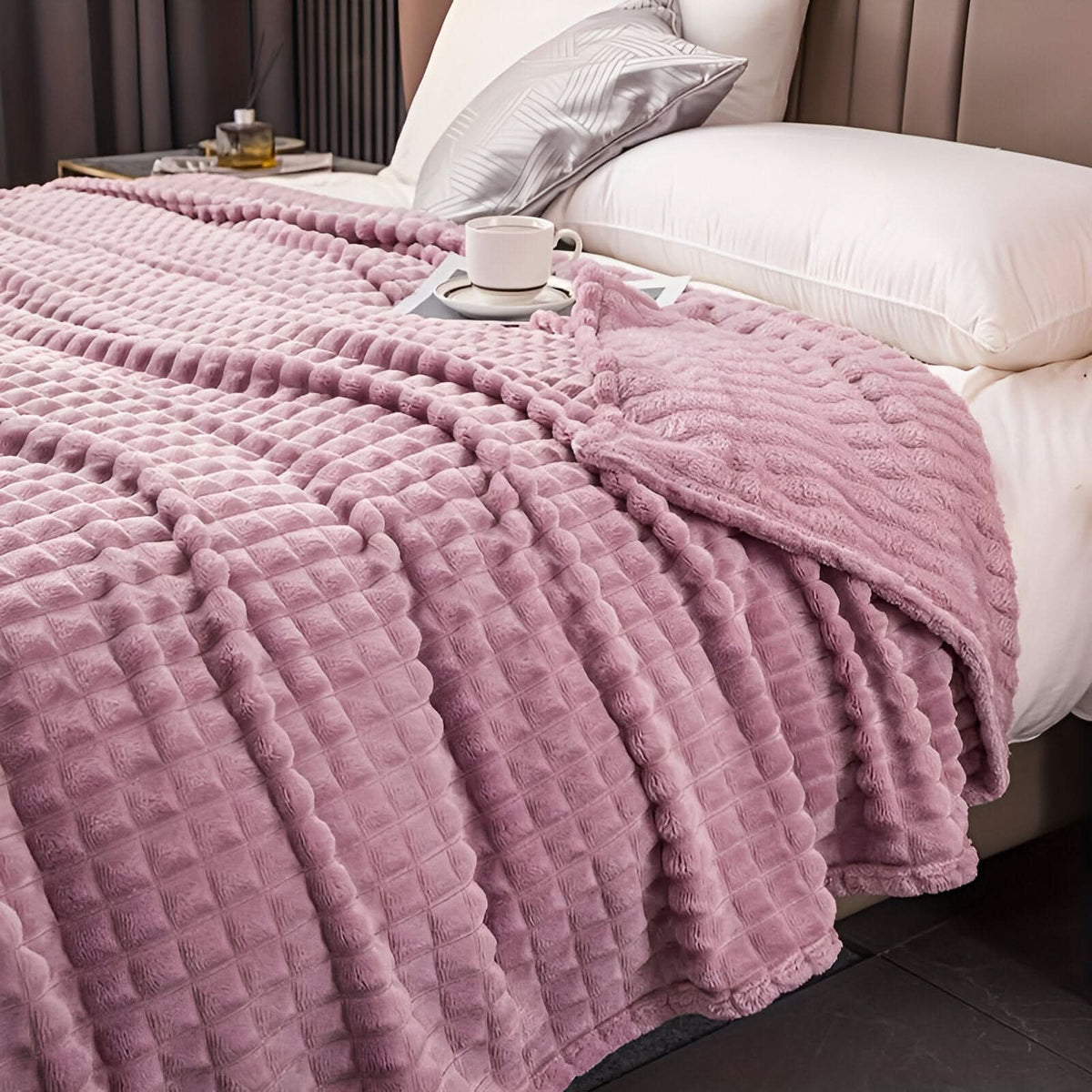 SOFTRELIEF – Lightweight Textured Blanket for Inviting Home Comfort