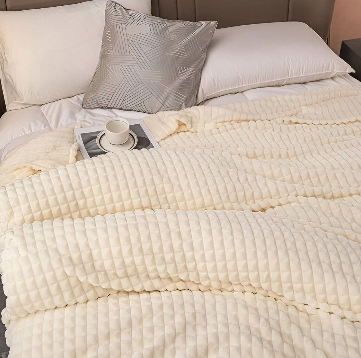 SOFTRELIEF – Lightweight Textured Blanket for Inviting Home Comfort