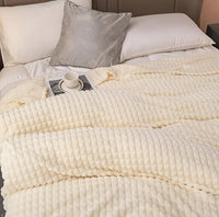 SOFTRELIEF – Lightweight Textured Blanket for Inviting Home Comfort