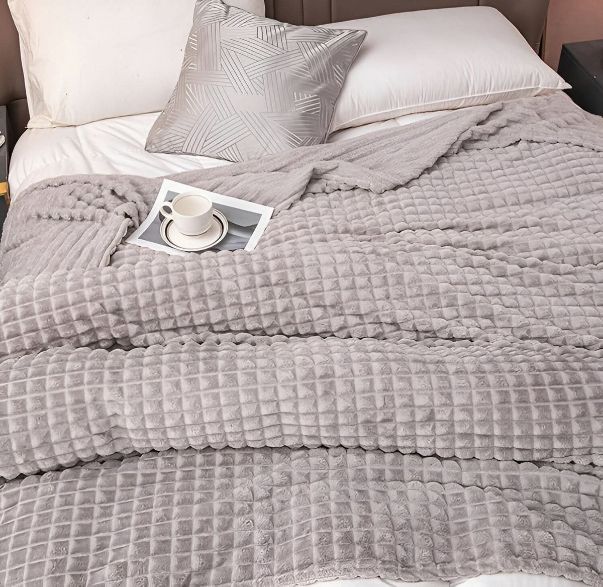 SOFTRELIEF – Lightweight Textured Blanket for Inviting Home Comfort