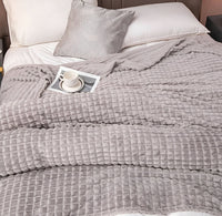 SOFTRELIEF – Lightweight Textured Blanket for Inviting Home Comfort