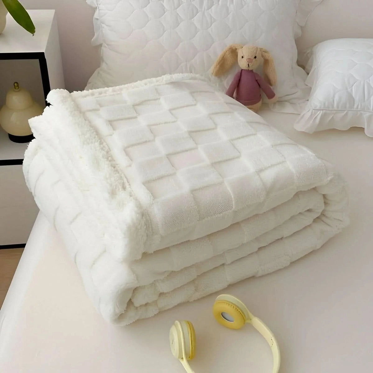 FLIPNEST – Reversible Blanket for Cozy Warmth