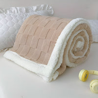 FLIPNEST – Reversible Blanket for Cozy Warmth