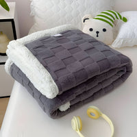 FLIPNEST – Reversible Blanket for Cozy Warmth