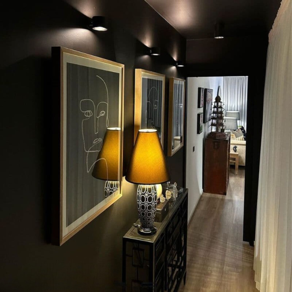 FlexiLight - Wireless Magnetic Wall Lamp with 360° Rotation & Touch Control 2