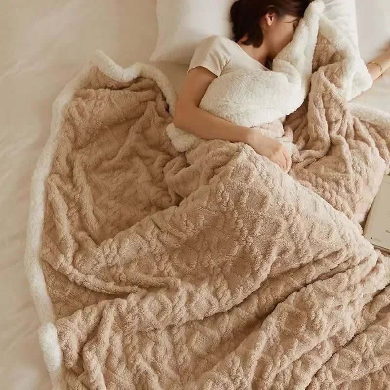 LAMMARA – Fluffy lambswool blanket for maximum warmth 3