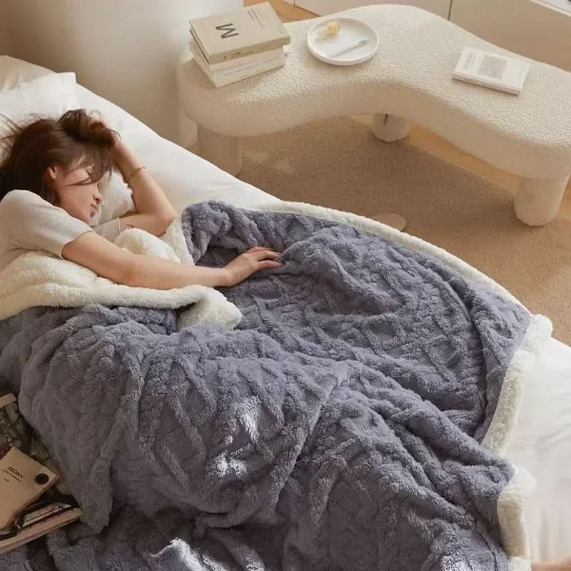 LAMMARA – Fluffy lambswool blanket for maximum warmth 4