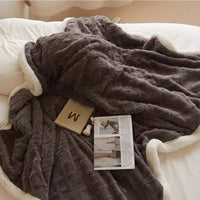 LAMMARA – Fluffy lambswool blanket for maximum warmth 6