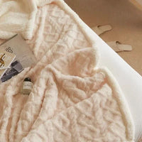 LAMMARA – Fluffy lambswool blanket for maximum warmth 8