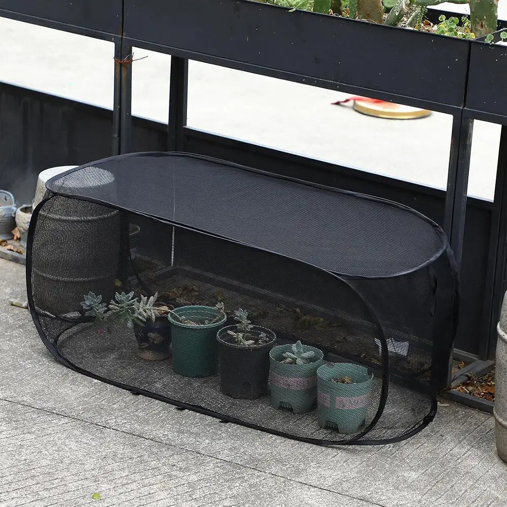 GROWSAFE - Cubierta protectora de malla para invernadero diseñada para proteger plantas naturalmente al aire libre.