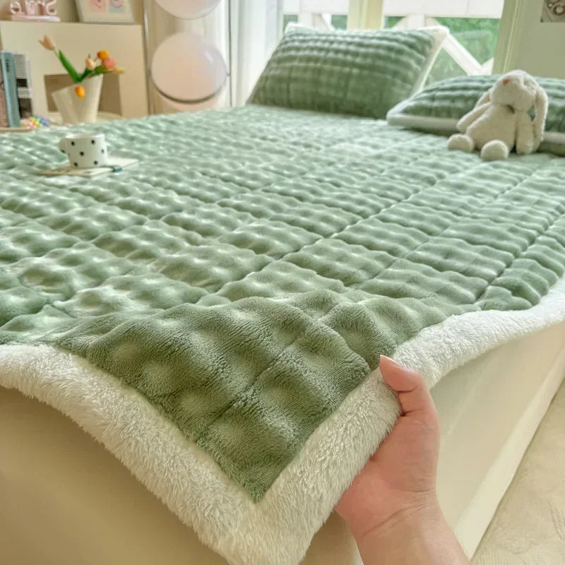 COZYTATAMI – Warm Foldable Mattress Cover Plush Comfort