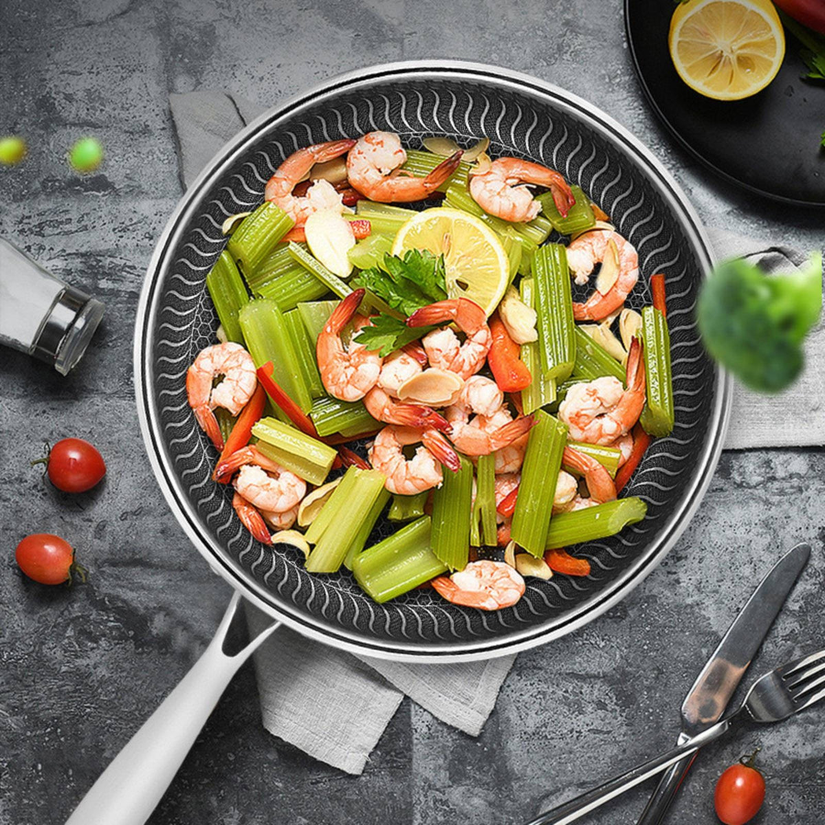 SIZZORIA – Practical Frying Pan for Easy Meal Preparation