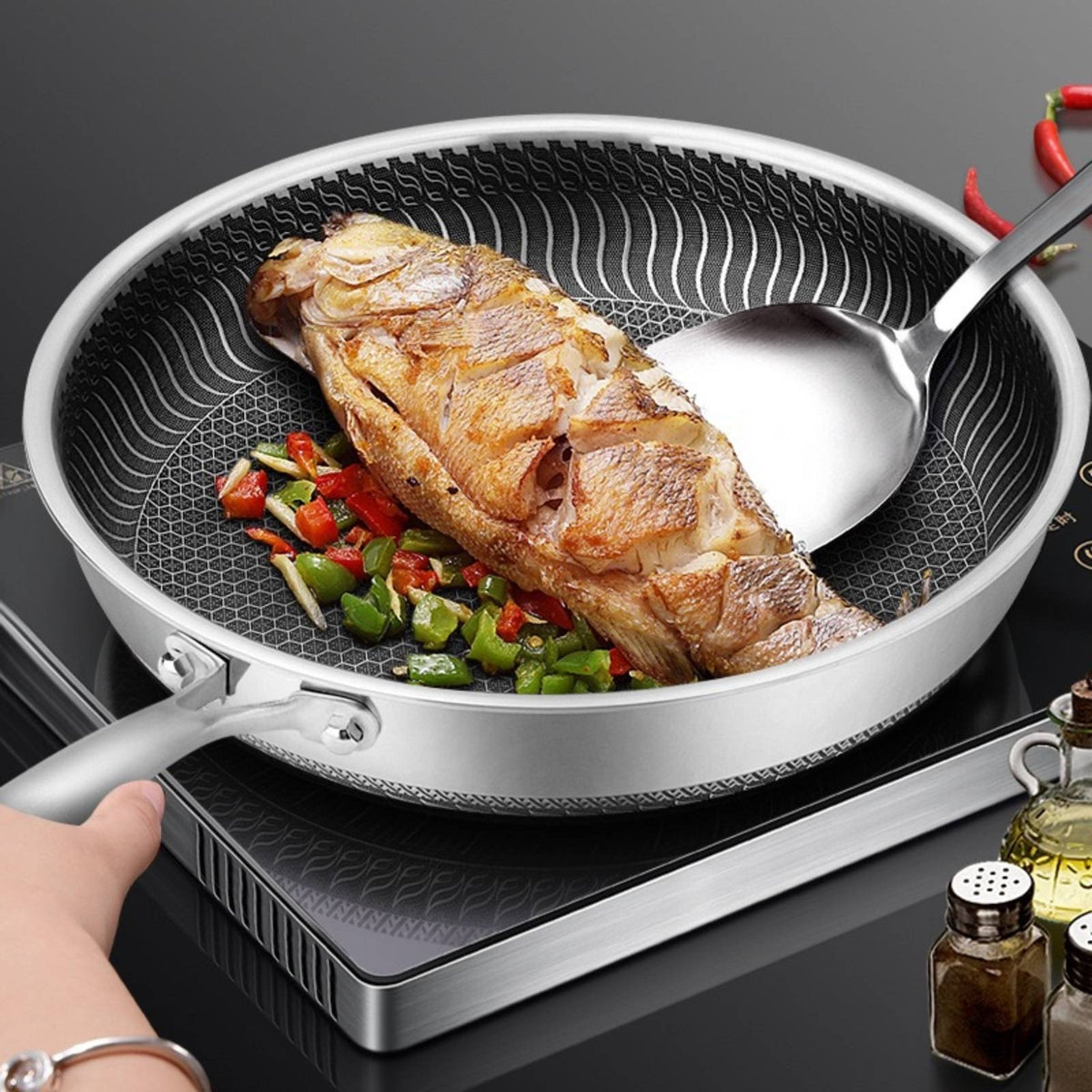 SIZZORIA – Practical Frying Pan for Easy Meal Preparation