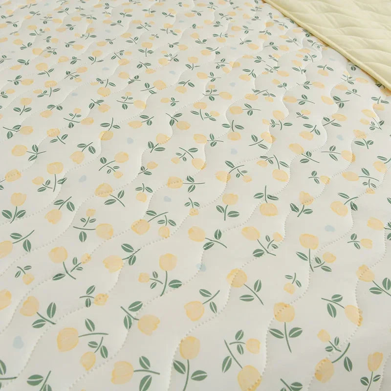FLORABREEZE – Floral Summer Blanket Soft Breathable Comfort