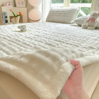 COZYTATAMI – Warm Foldable Mattress Cover Plush Comfort