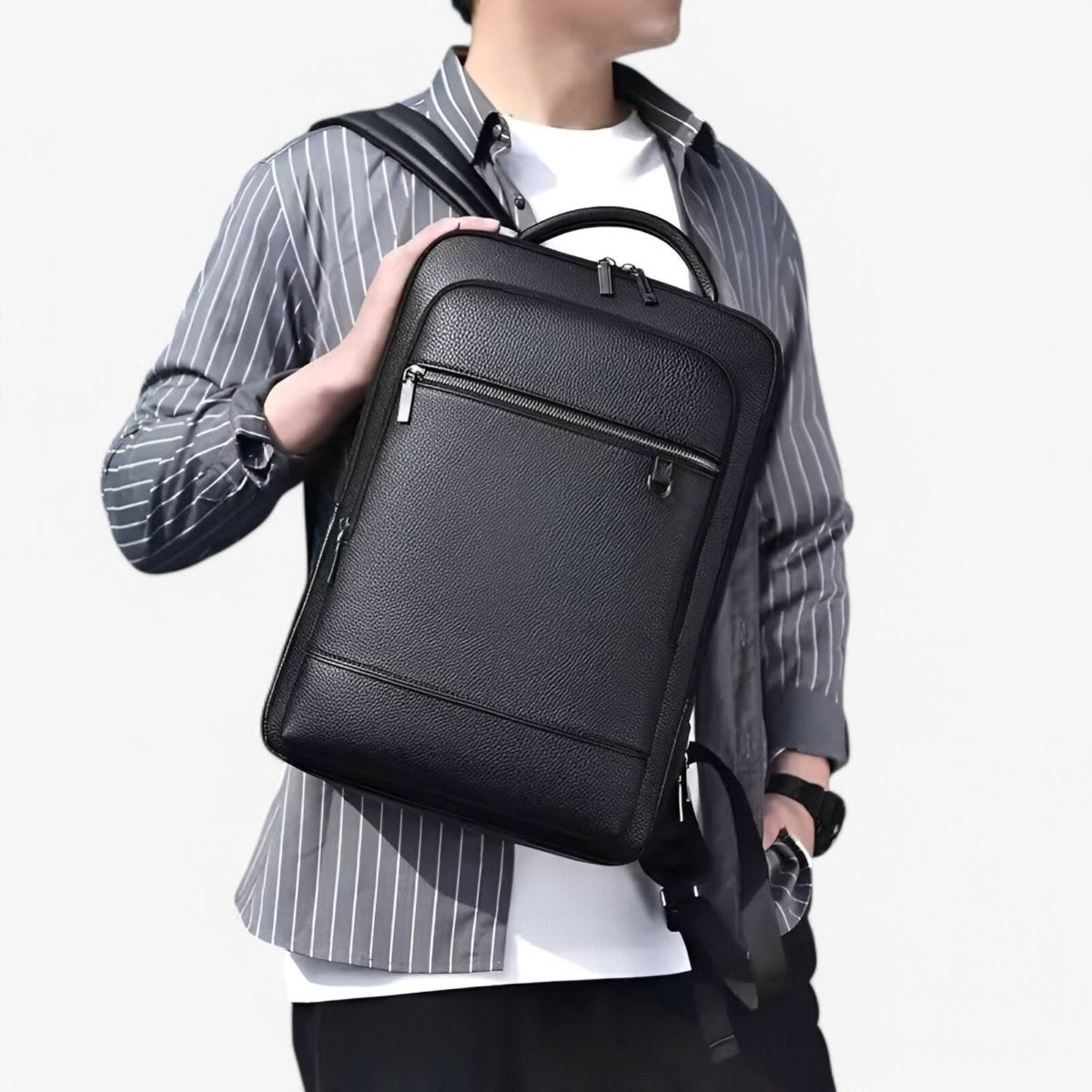 URBANVAULT – Intelligent USB Backpack for Work and Everyday Travel 3