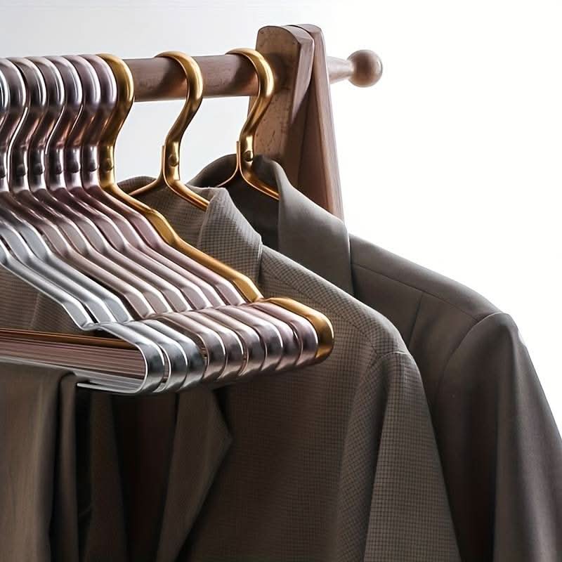 HANGELORA – Elegant Clothing Hangers for Neat Wardrobe Storage