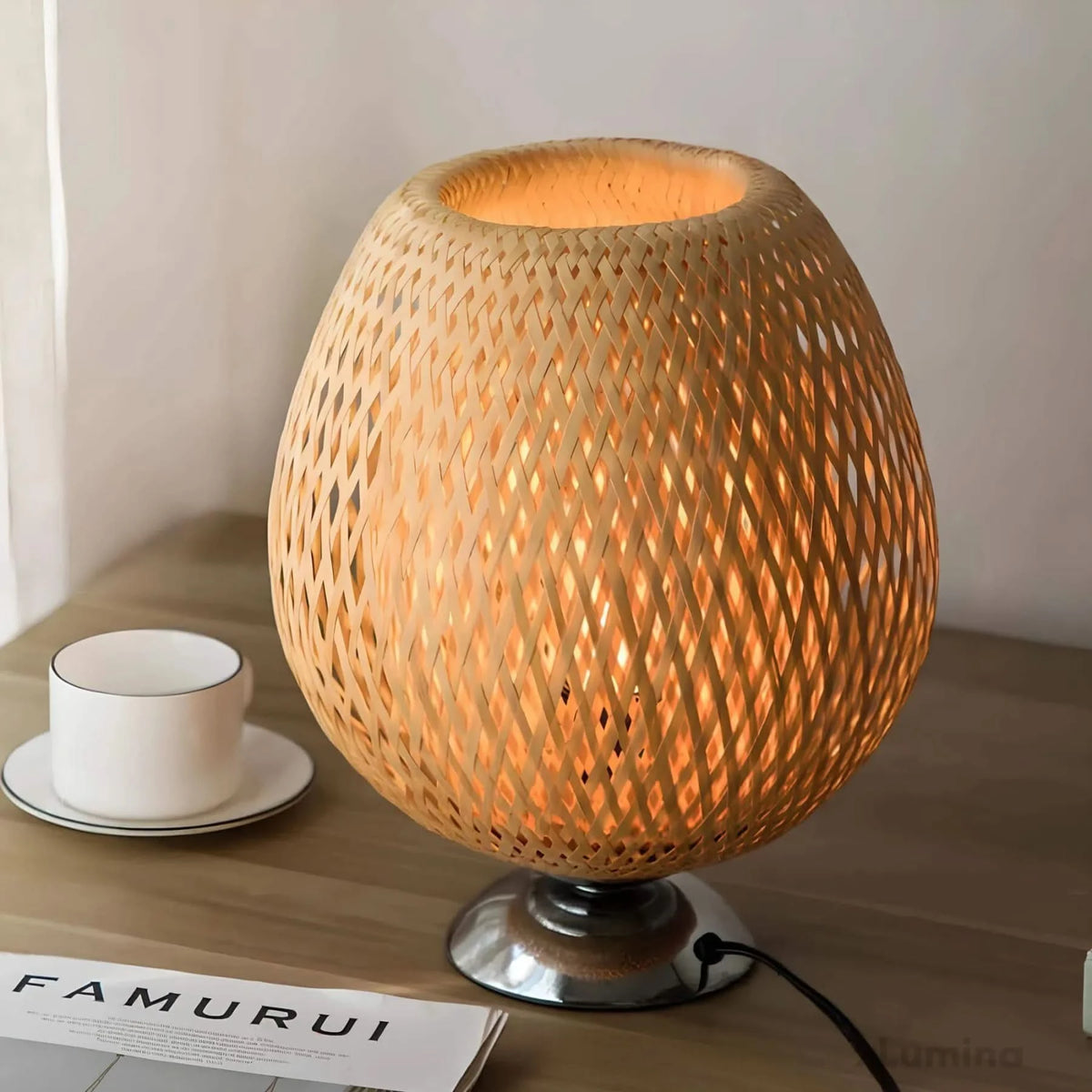 ZENBAMELIA – dekorativ bordlampe til et fredfyldt aftenlys