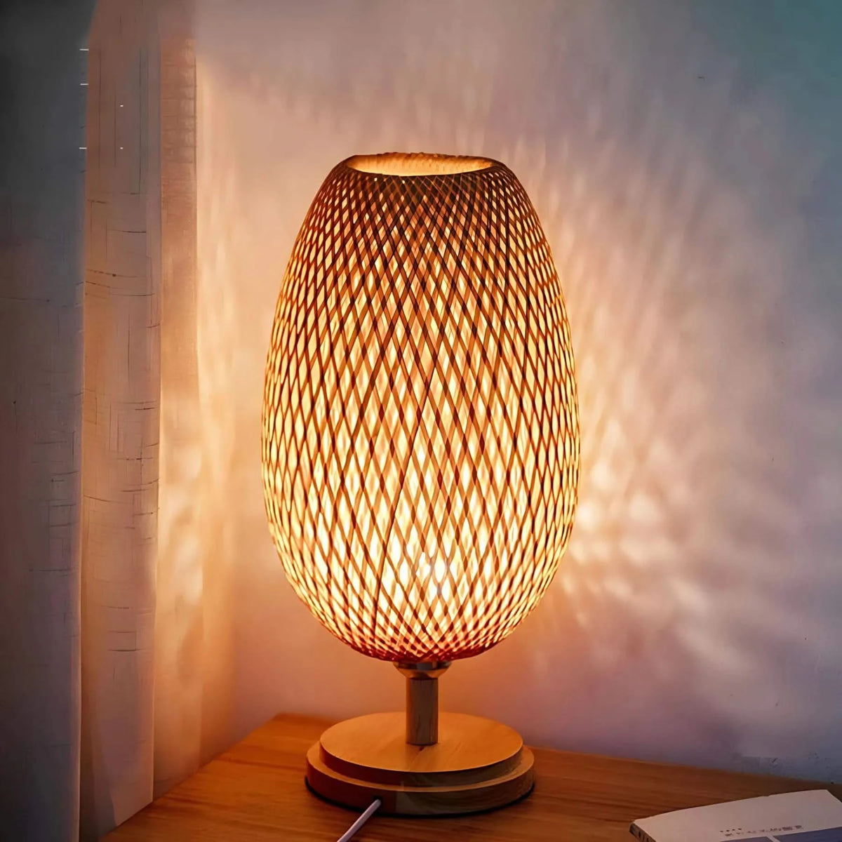ZENBAMELIA – dekorativ bordlampe til et fredfyldt aftenlys