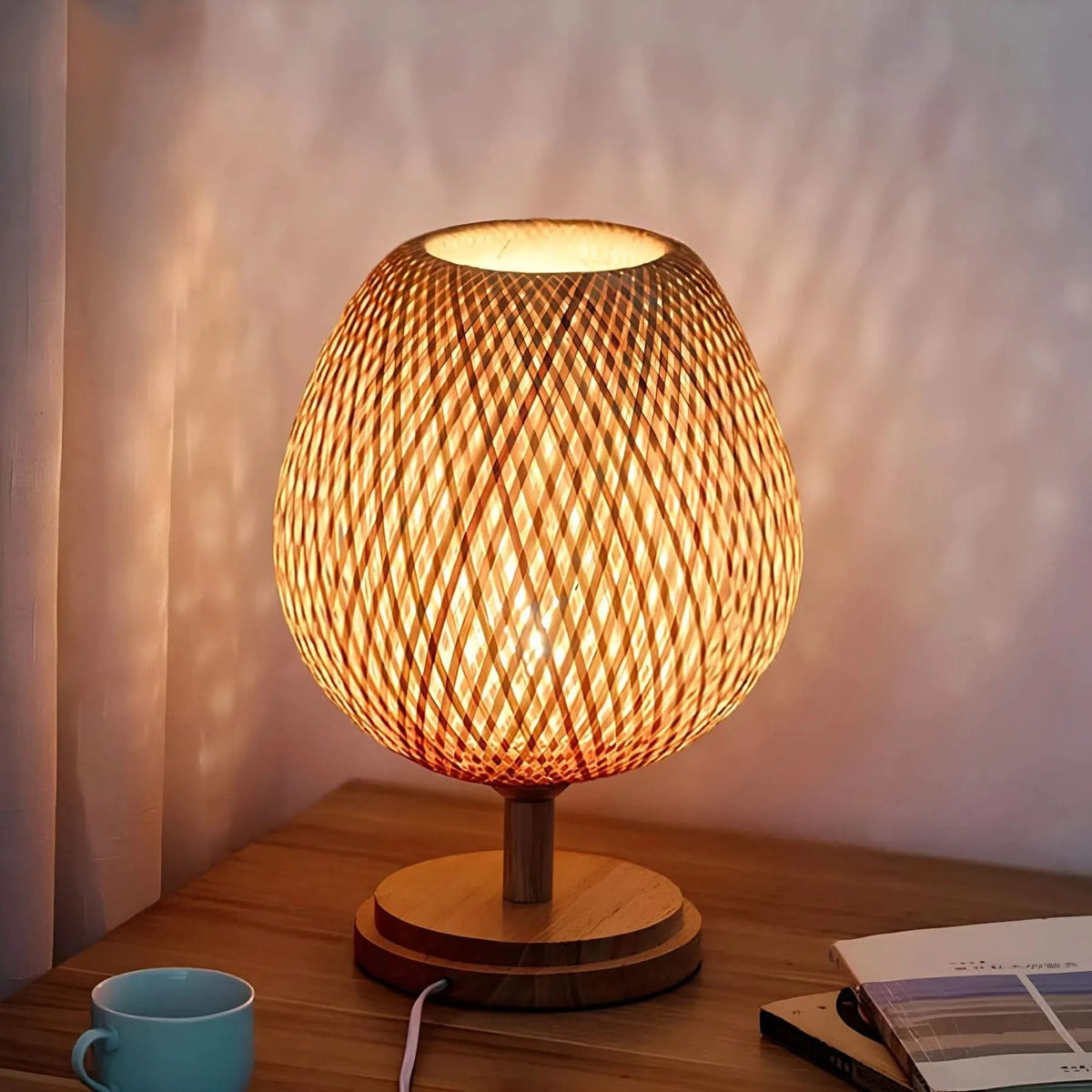 ZENBAMELIA – dekorativ bordlampe til et fredfyldt aftenlys