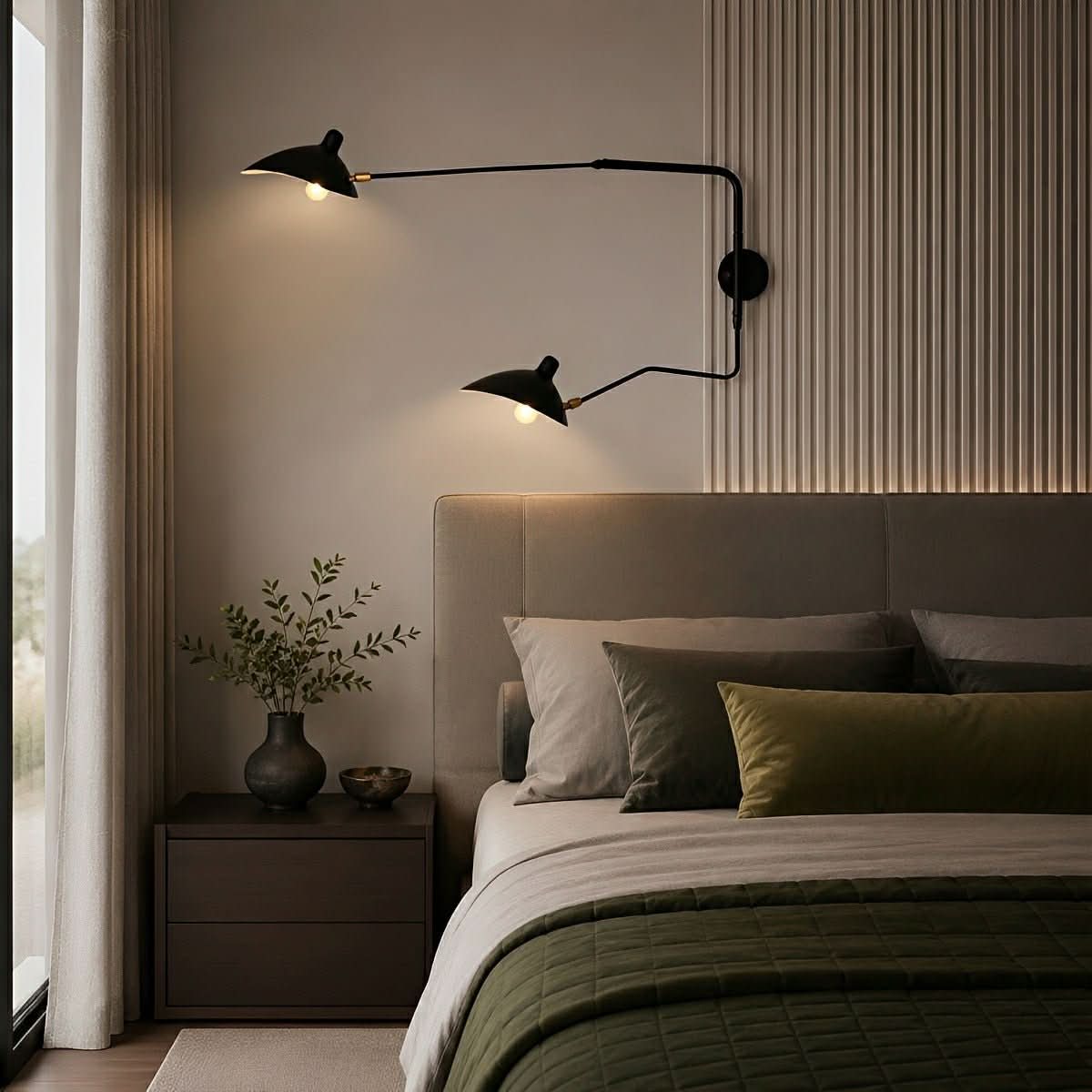 Lampada da parete FLEXARM con braccio orientabile regolabile per un'illuminazione flessibile