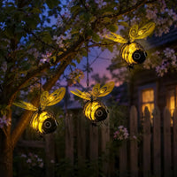 SUNHIVE – solcellelampe med hængende bi til stemningsfuld belysning i haven