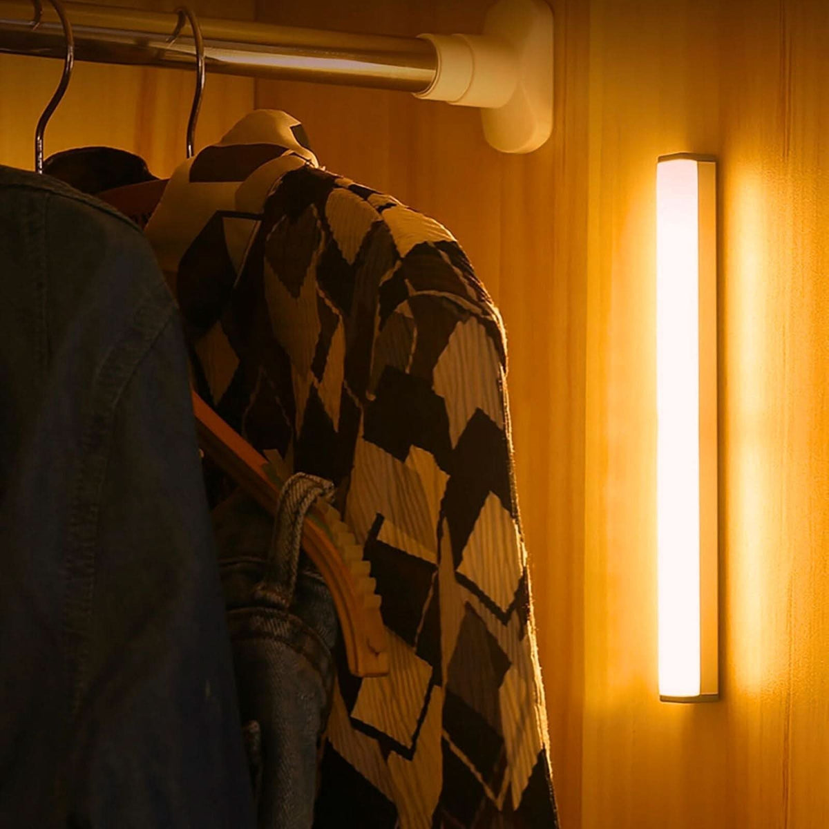 LUXTRIGGER – Motion Sensor LED Light Bar for Hands-Free Lighting