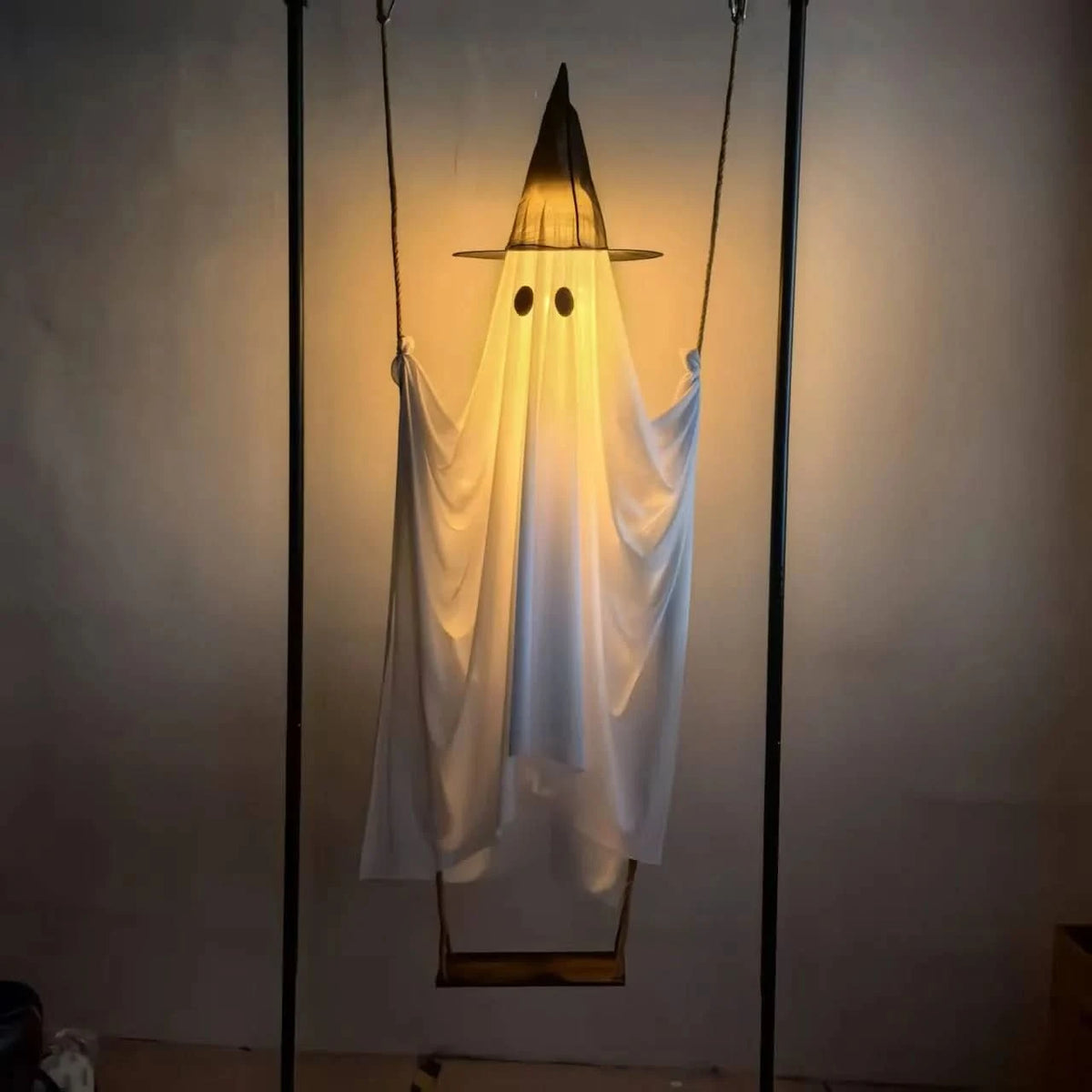 BOOSWING – Ghost Lighting for Playful Spooky Ambience