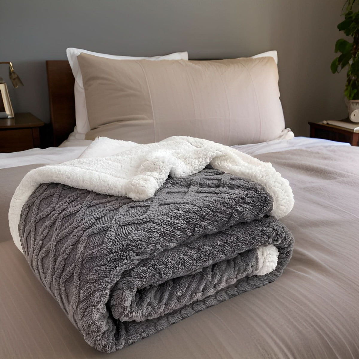 RESTLINA – Reversible Blanket for Warm Relaxing Evenings