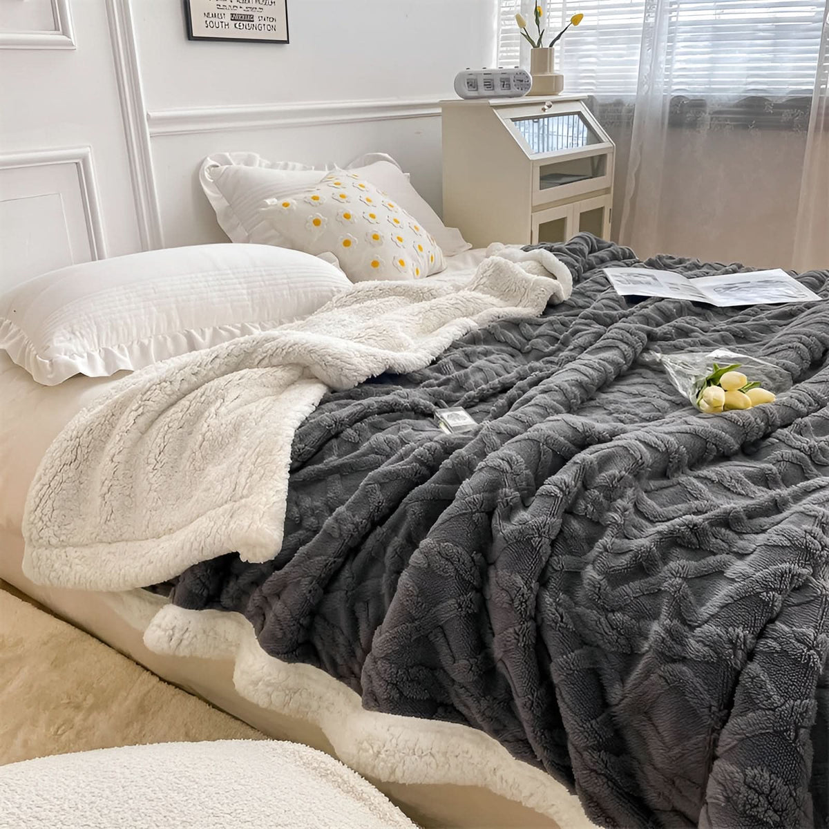 RESTLINA – Reversible Blanket for Warm Relaxing Evenings