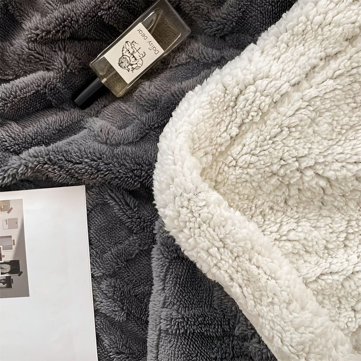 RESTLINA – Reversible Blanket for Warm Relaxing Evenings