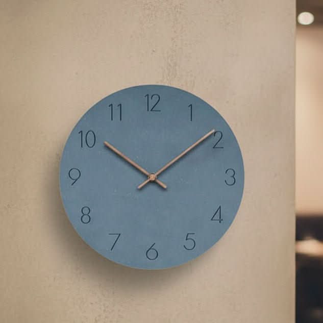 QUIETNORIA – Nordische Wanduhr für eine ruhige Zeitmessung im Alltag
